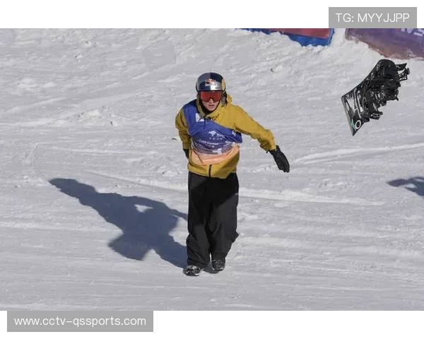 葛春宇获单板滑雪大跳台银牌，中国双雄拥抱庆祝包揽前二